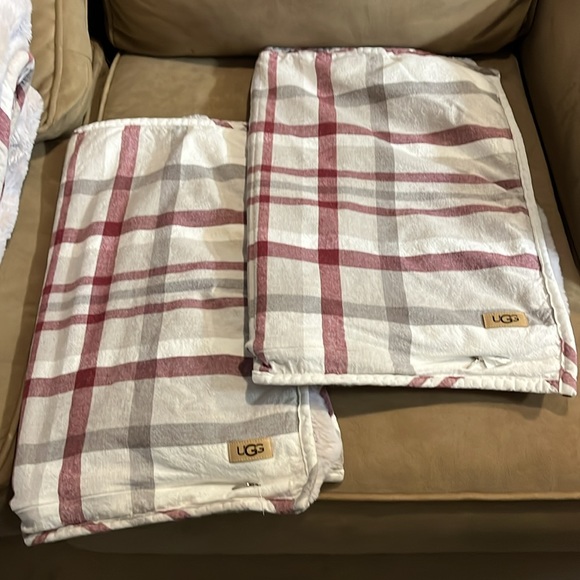 Queen UGG Comforter - Picture 5 of 5